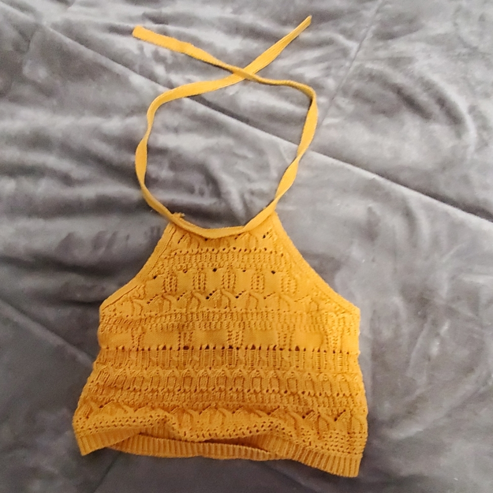 Cropped crochet halter top - Picture 1 of 4